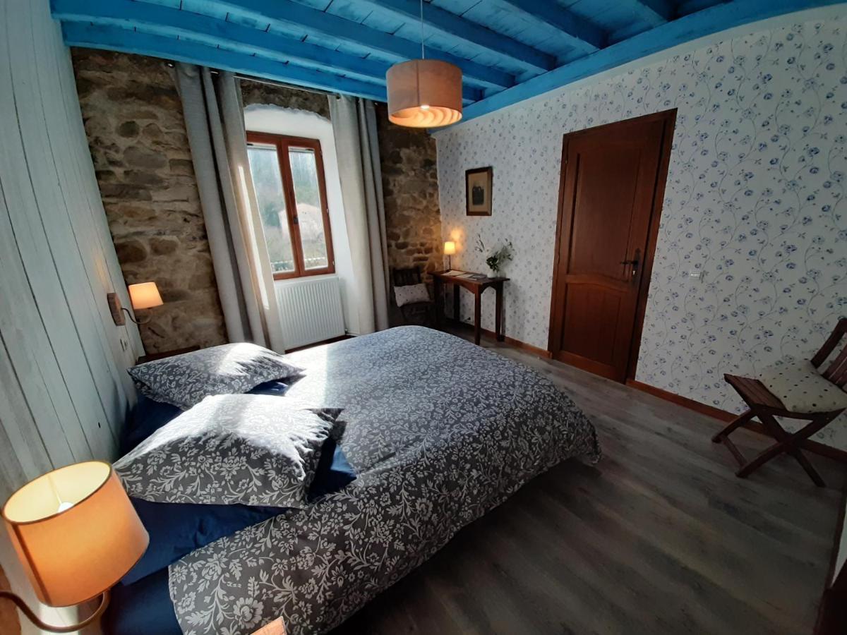 Le Sareymond Bed & Breakfast Menée Екстериор снимка