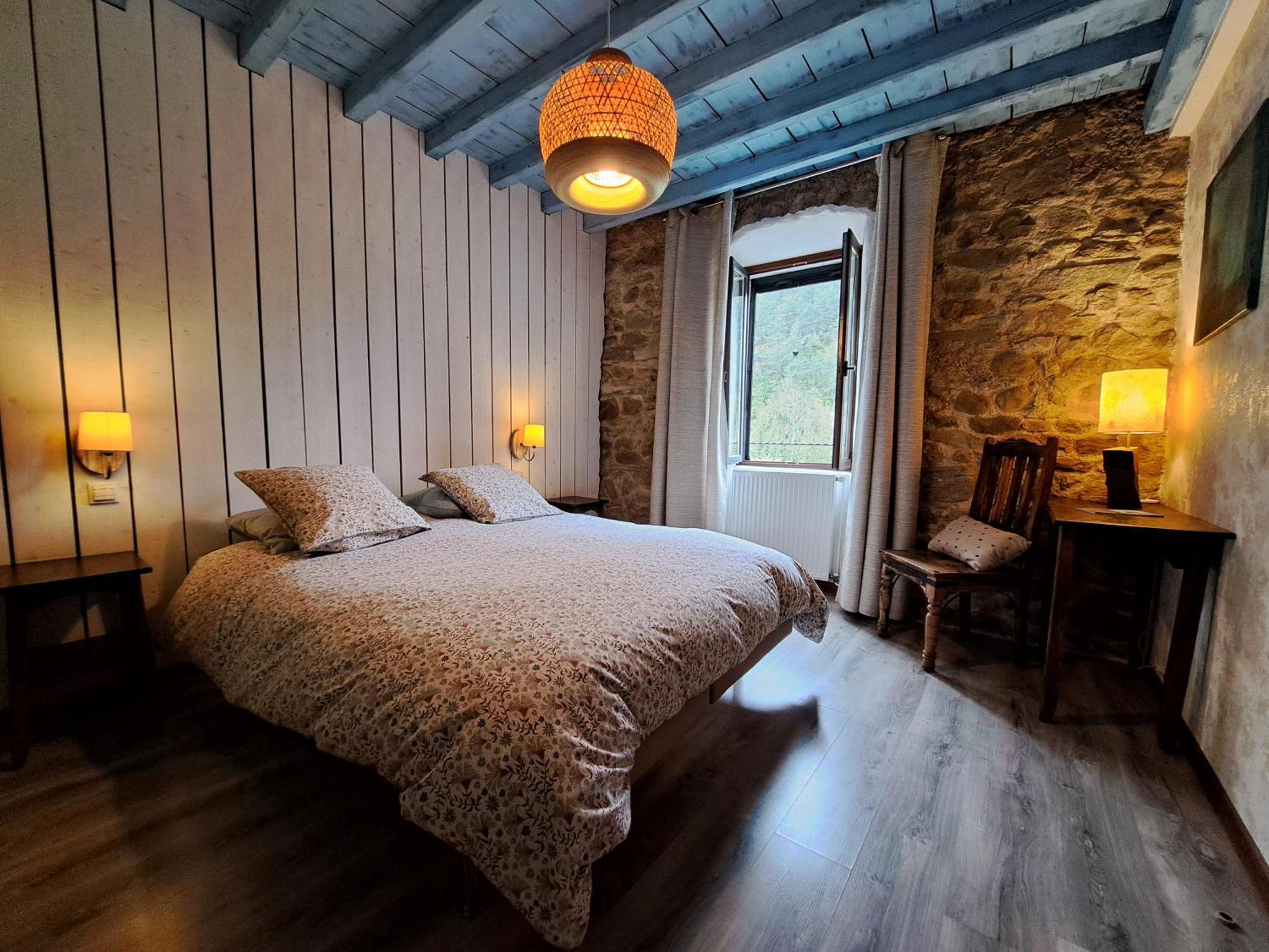 Le Sareymond Bed & Breakfast Menée Екстериор снимка