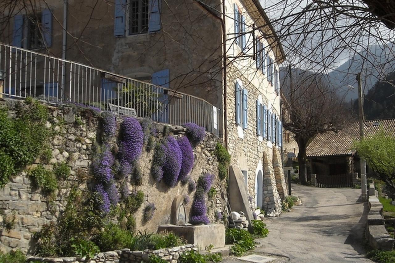 Le Sareymond Bed & Breakfast Menée Екстериор снимка